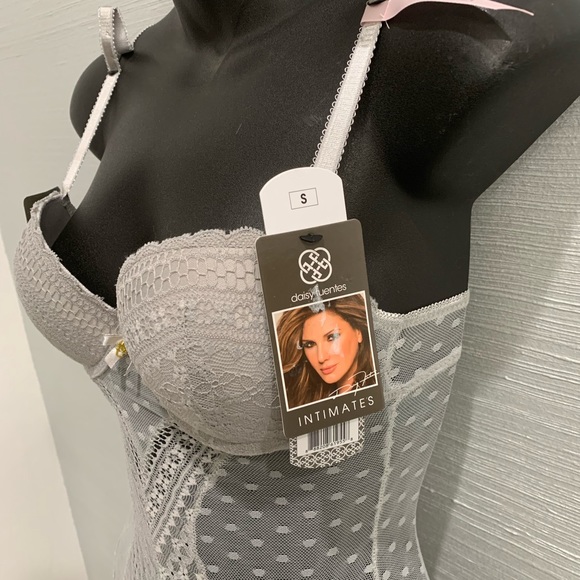 Lingerie - Picture 4 of 6